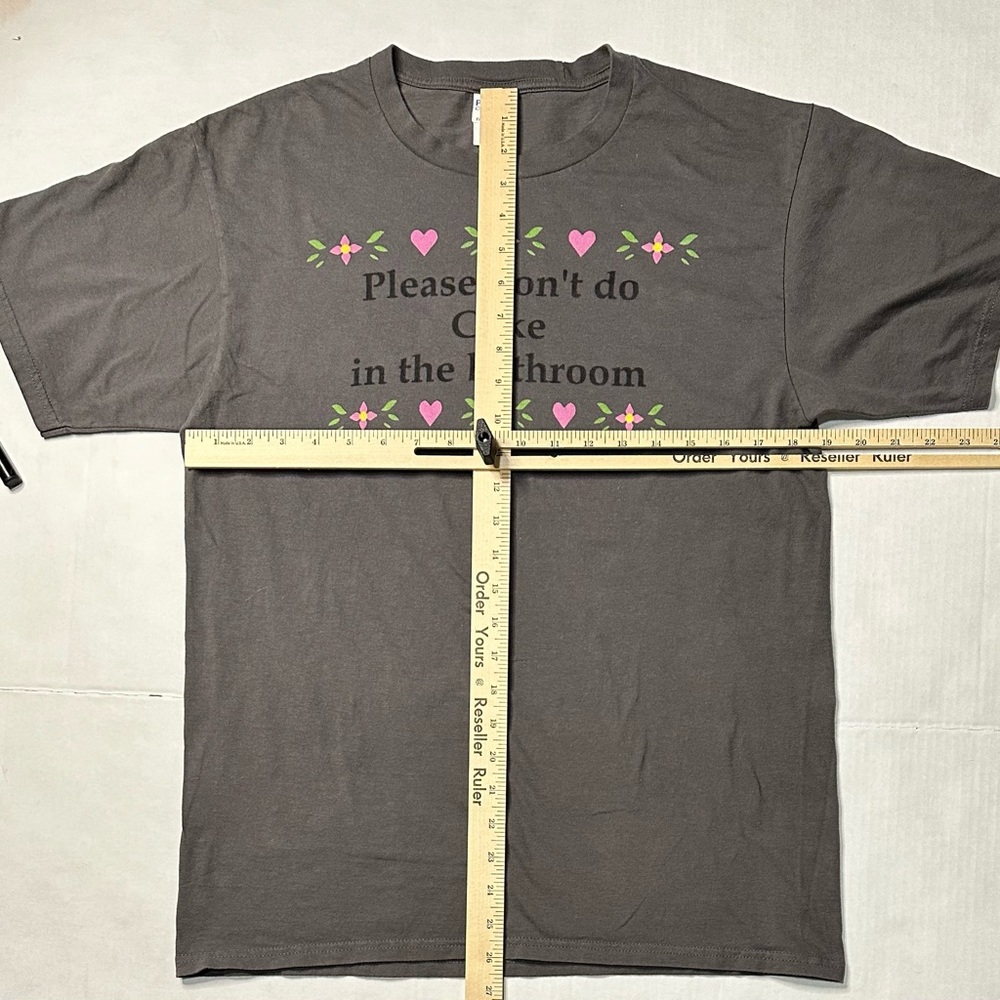 Dark Humor Funny T shirt Size Medium Please Don’t Do Coke in the Bathroom - Picture 7 of 7